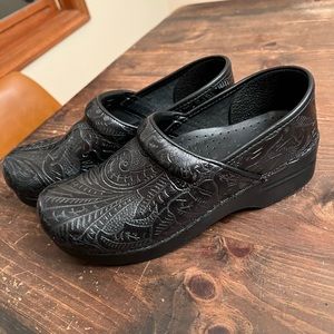 Professional Black Tooled Leather Dansko clogs